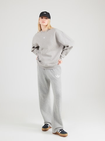 ADIDAS ORIGINALS Sweatshirt 'Essentials' in Grijs
