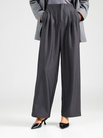 ONLY Loose fit Pleat-front trousers 'ONLMARION' in Grey: front