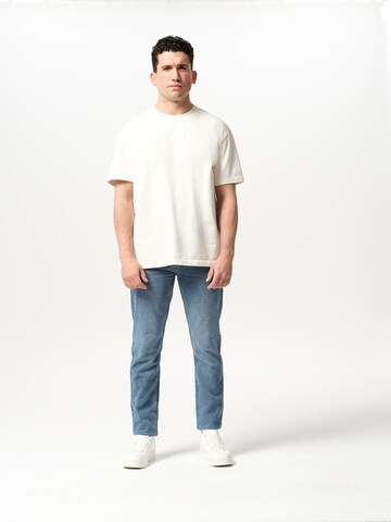 T-Shirt 'Danilo' ABOUT YOU x Jaime Lorente en blanc