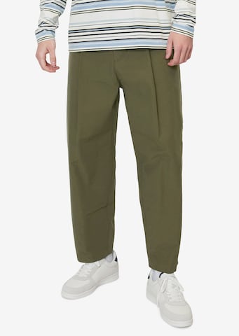 Marc O'Polo DENIM Loose fit Pleat-front trousers in Green: front