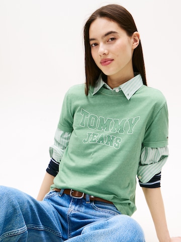Tricou de la Tommy Jeans pe verde