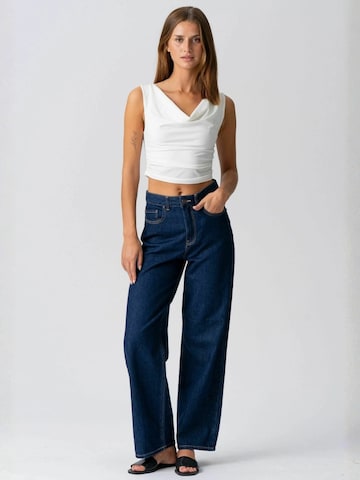 It's May Overdel ' Dahlia ' i hvid