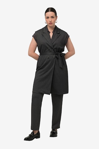 Ulla Popken Vest in Black: front