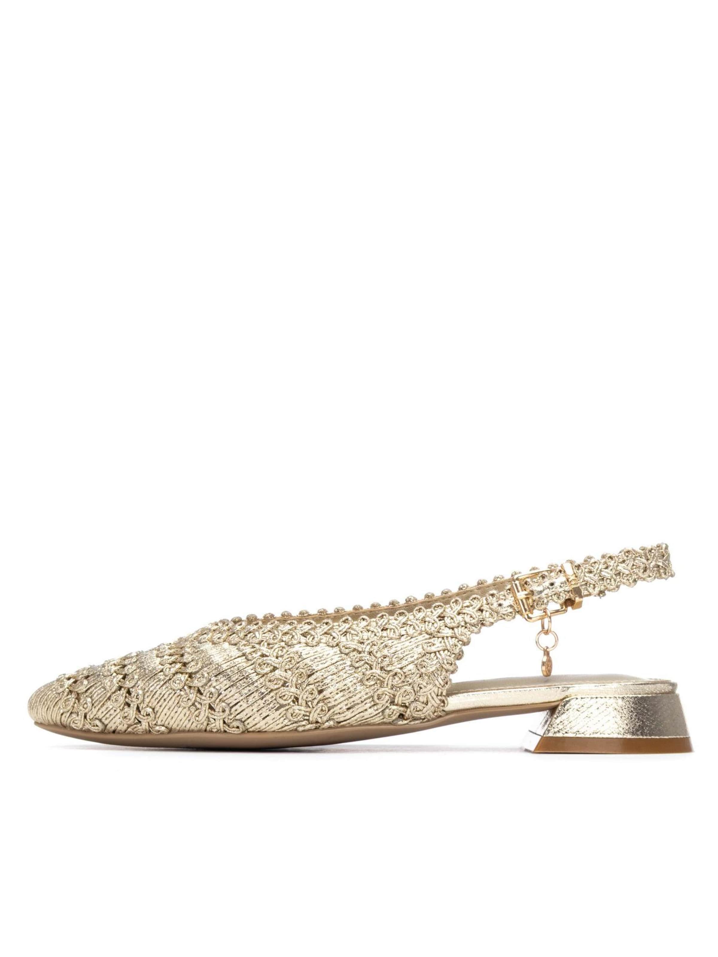 Xti Sandals in Gold: front