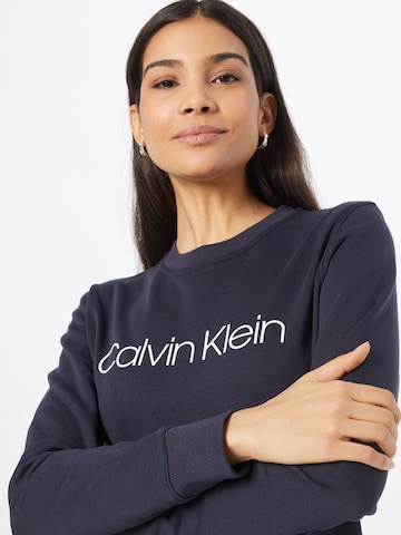 Calvin Klein Regular Sweatshirt i blå