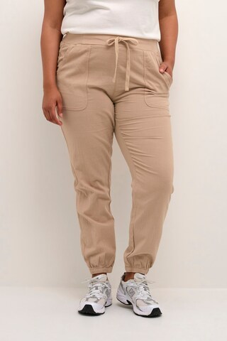 Effilé Pantalon 'Nana' KAFFE CURVE en beige : devant