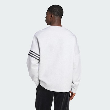Sweat-shirt 'Neuclassics' ADIDAS ORIGINALS en gris