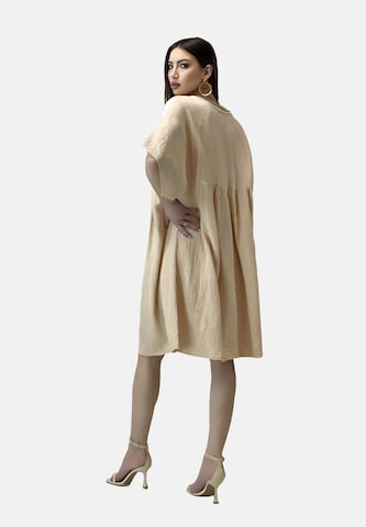 Abito estivo di Elara in beige