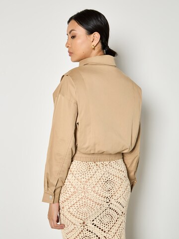 Veste bavaroise ' ' Apricot en beige