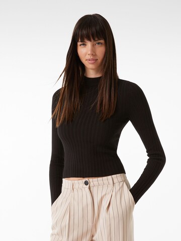 Bershka Sweater in Black: front