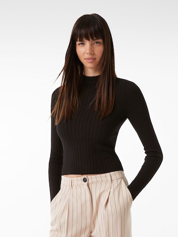 Pull-over Bershka en noir : devant