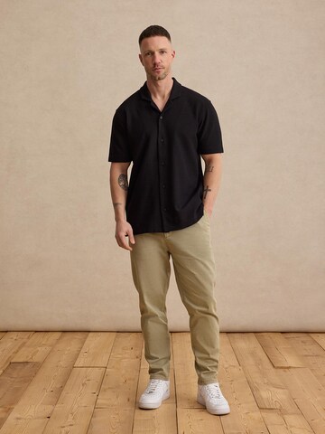 Coupe regular Chemise 'Leon' DAN FOX APPAREL en noir