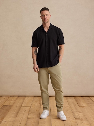 DAN FOX APPAREL Regular fit Button Up Shirt 'Leon' in Black