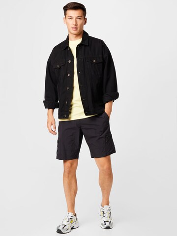 Santa Cruz Regular Shorts in Schwarz