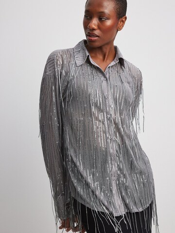 NA-KD Blouse in Zilver: voorkant