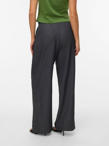 VERO MODA Regular Bandplooibroek in Grijs: voorkant