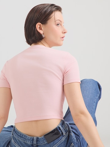 T-shirt 'ONLBETTY' ONLY en rose