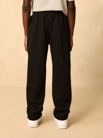 juoda Next Siaurėjantis Kelnės