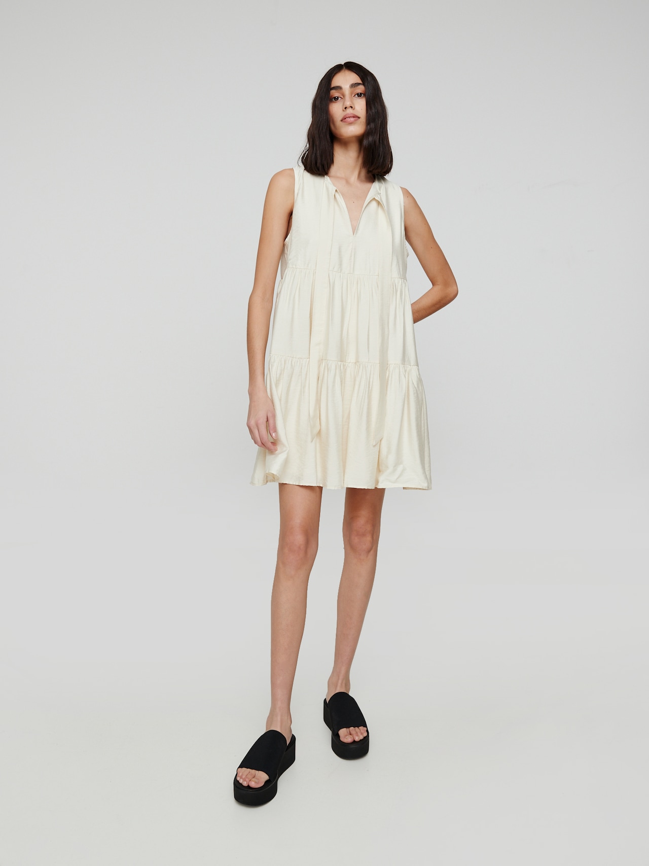 EDITED Produits Robe 'Herta' crème