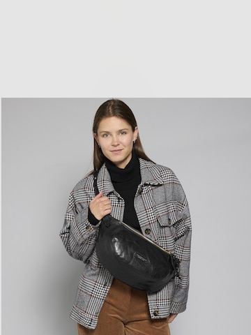The Bridge Belt bag in Black