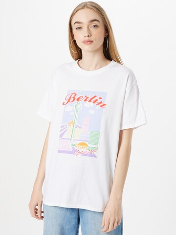 Tricou 'BERLIN' de la Vintage Supply pe alb: față