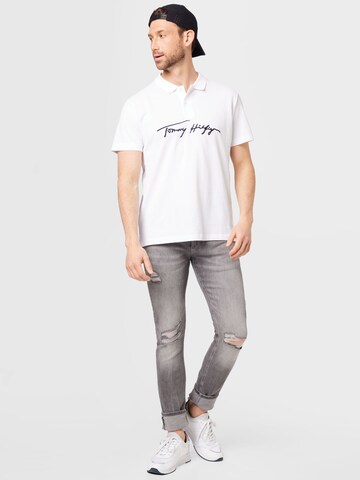 T-Shirt 'Signature' TOMMY HILFIGER en blanc