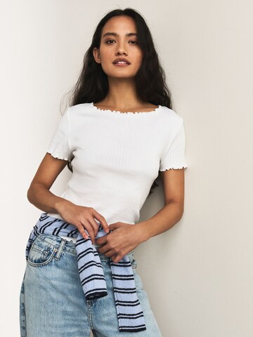 Tricou de la Next pe alb