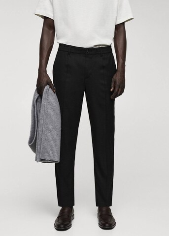 MANGO MAN Slim fit Pleat-Front Pants 'Ares' in Black: front