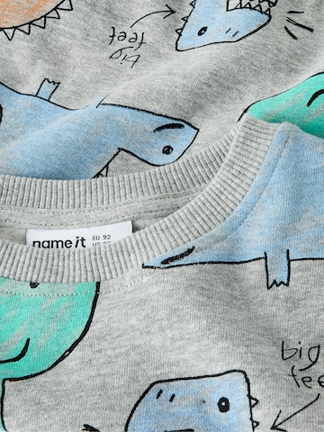 NAME IT Sweatshirt 'NMMSIKKO' in Grau