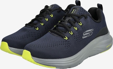 SKECHERS Sneaker in Blau