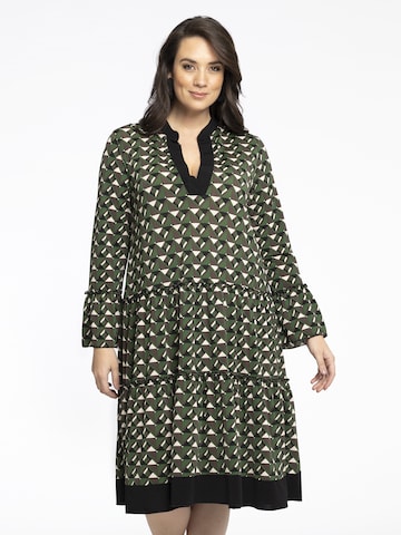 Yoek Shirt Dress in Green: front