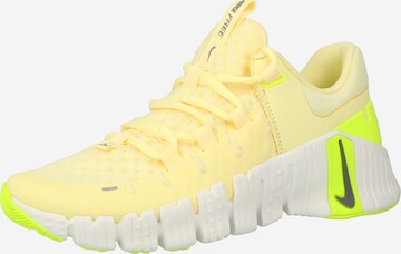 Chaussure de sport 'Metcon 5' NIKE en jaune : devant