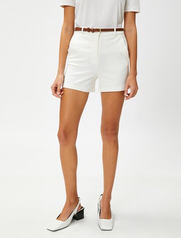 Koton Regular Chino in Wit: voorkant