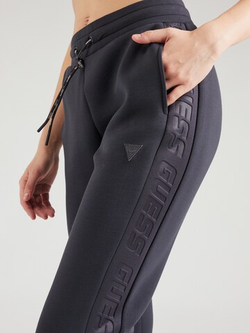 Effilé Pantalon 'ALLIE' GUESS en bleu