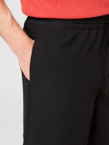 Urban Classics Loosefit Shorts in Schwarz