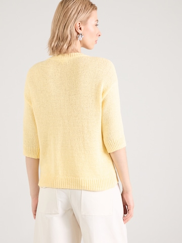 s.Oliver Пуловер в жълто