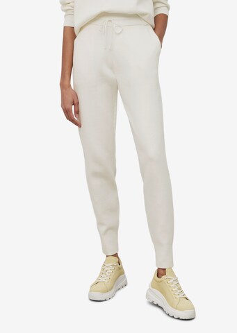 Marc O'Polo Tapered Broek in Wit: voorkant