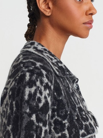 Cardigan 'Strickjacken' Dilvin en gris