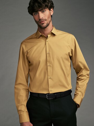 Coupe slim Chemise Next en jaune