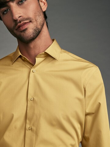 Coupe slim Chemise Next en jaune