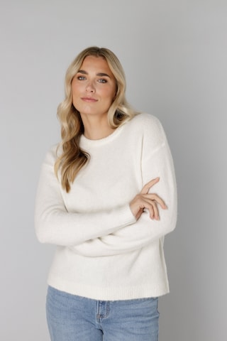 BASE LEVEL Sweater in Beige: front