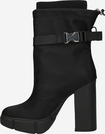 STEVE MADDEN Bootie 'Rise Up' in Black