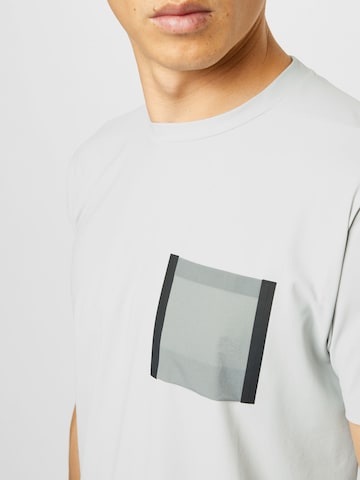 OAKLEY - Camiseta funcional en blanco