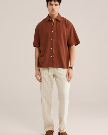 WE Fashion Comfort fit Overhemd in Bruin