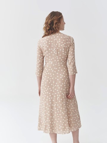 TATUUM - Vestido 'Casia' en beige