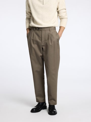 Regular Pantalon à pince SELECTED HOMME en marron : devant