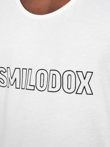 T-Shirt 'Kelvin' Smilodox en blanc