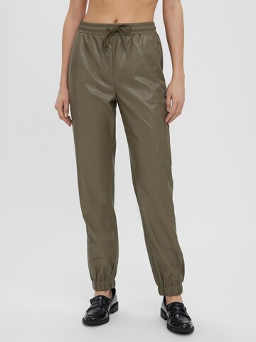 Tapered Pantaloni 'OLYMPIA' de la VERO MODA pe verde