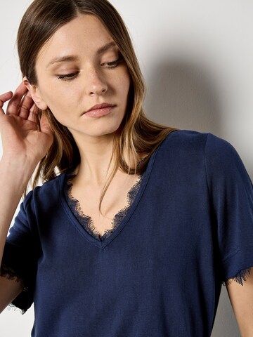 T-shirt 'Eyelash' Apricot en bleu