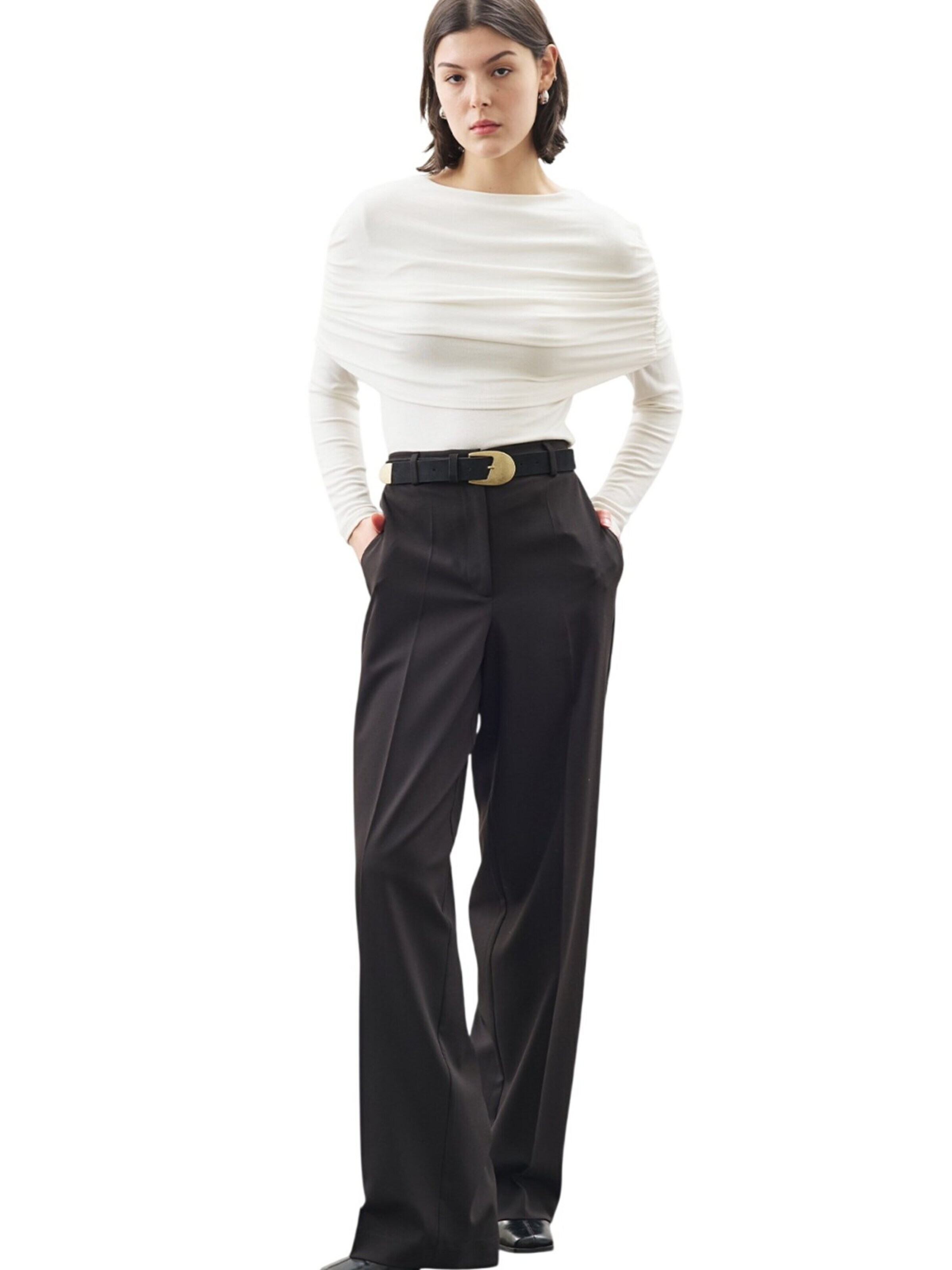 MANUKA Regular Trousers in Black